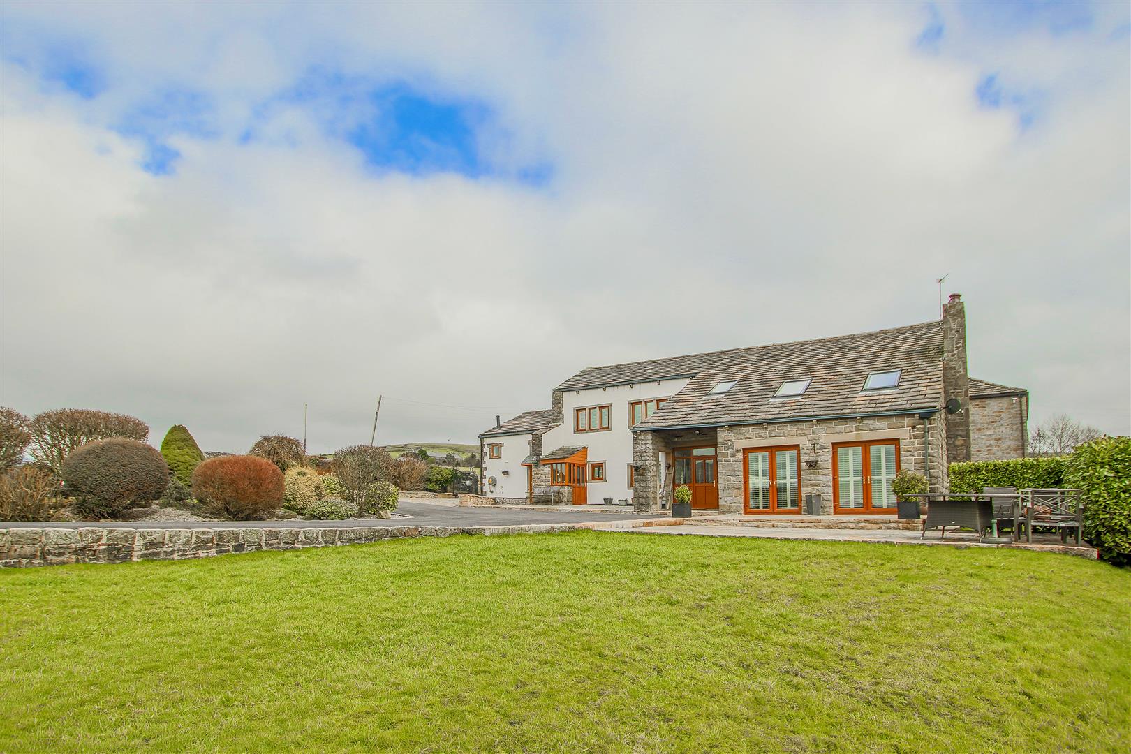 3 Bed Detached House For Sale - Main Image